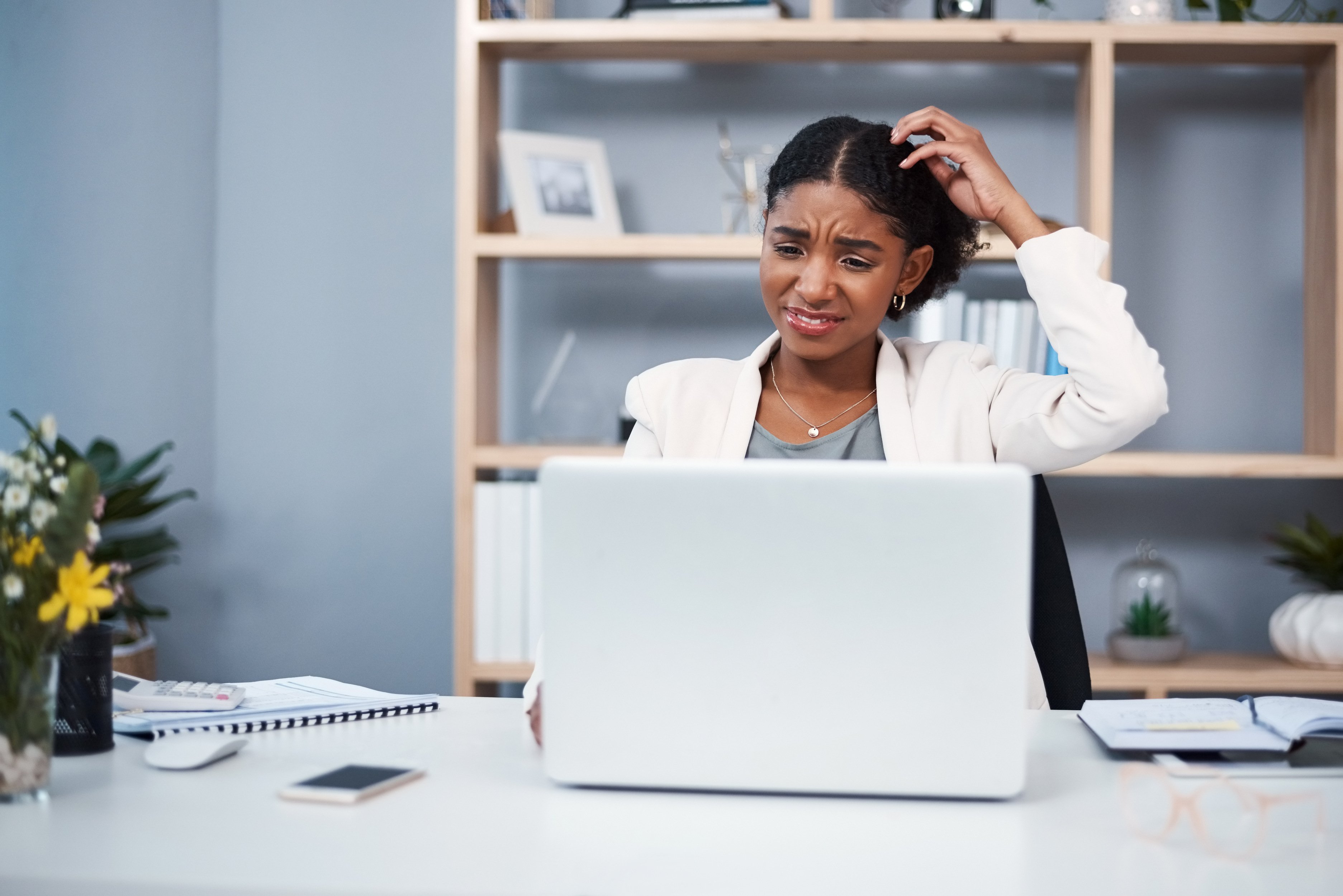 confused-stressed-angry-business-woman-reading-email-scratching-her-head-thinking-her-office-young-african-american-corporate-female-annoyed-while-working-laptop-her-workplace