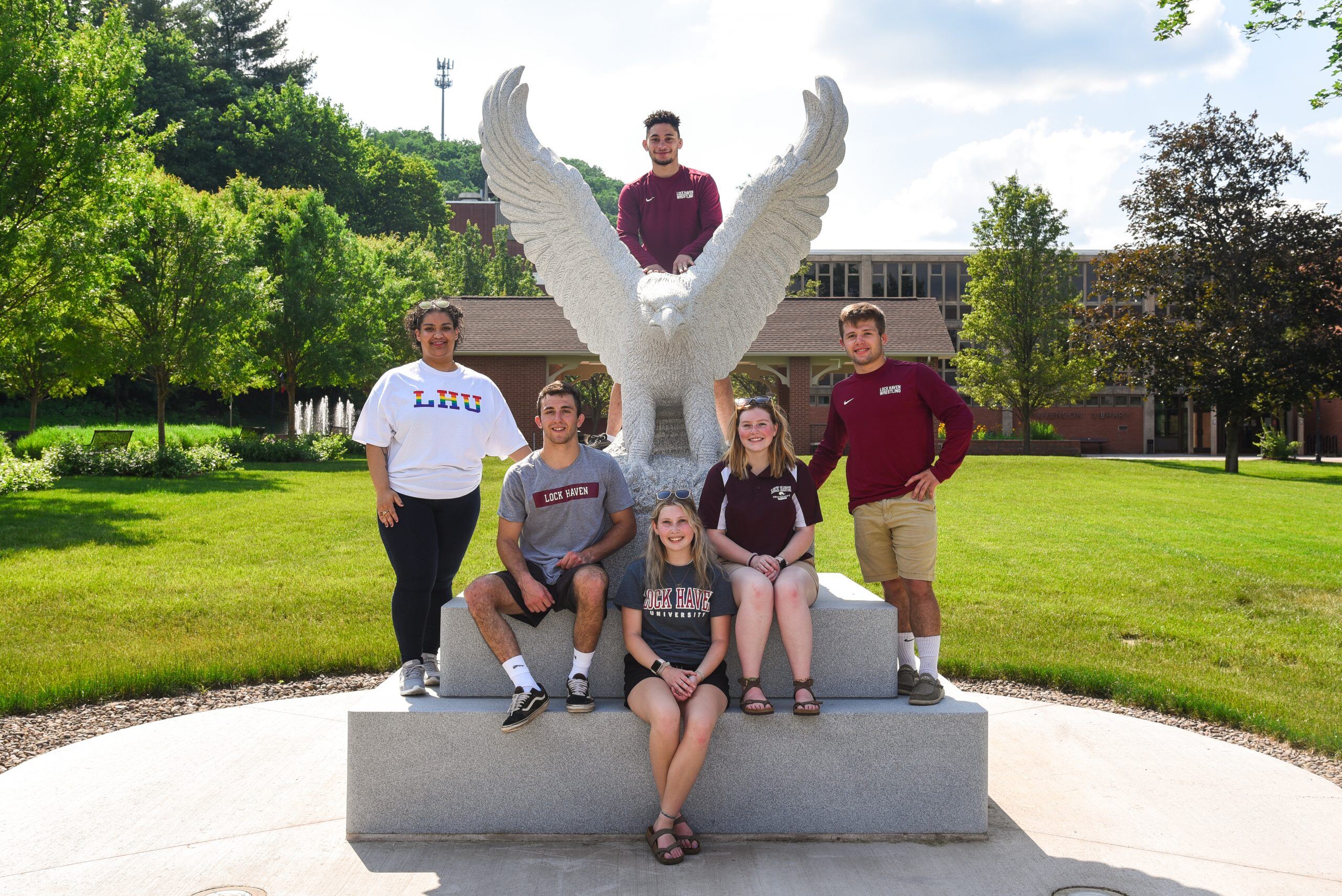 Bald-Eagle-with-Students-1-scaled